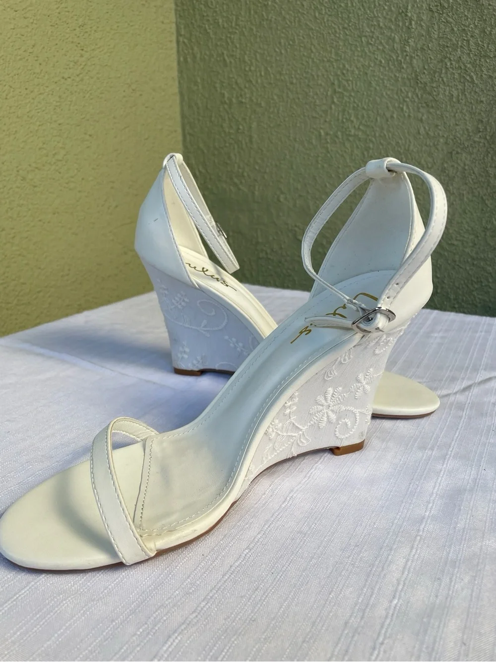 White Floral Embroidered Wedge Sandals size 8